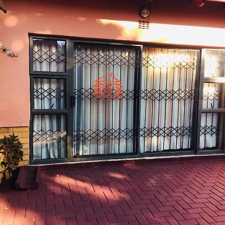 Forever Comfy Bed Bed and Breakfast Vanderbijlpark Esterno foto