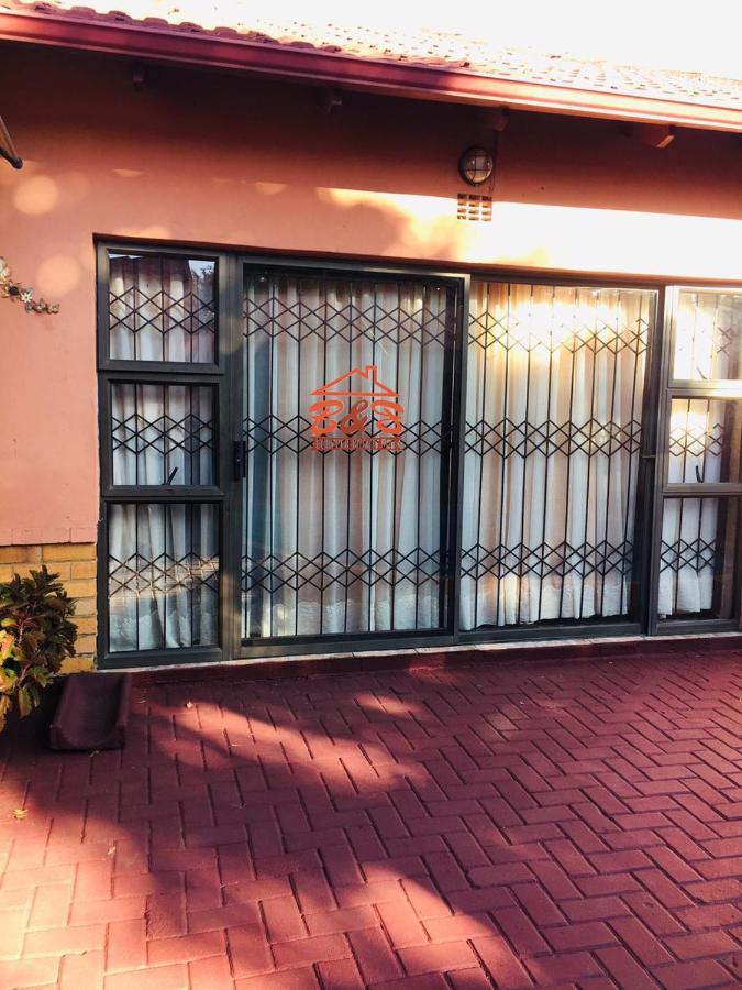 Forever Comfy Bed Bed and Breakfast Vanderbijlpark Esterno foto